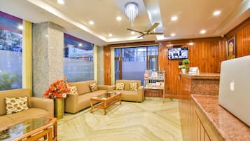 Quầy tiếp tân