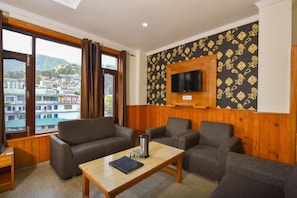 Family suite Ac | City view