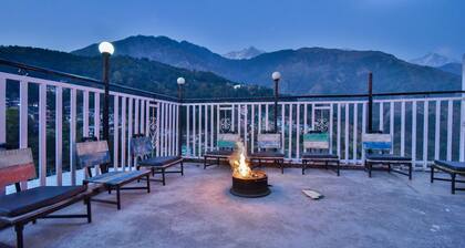 The Posh Hotel near Mall Road with Hassle Free Covered Parking