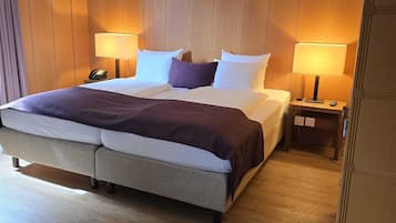 Habitación triple exclusiva, varias camas, no fumadores | Escritorio, cortinas opacas, sistema de insonorización