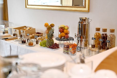 每日供应自助式早餐(每人 CHF 16.5)