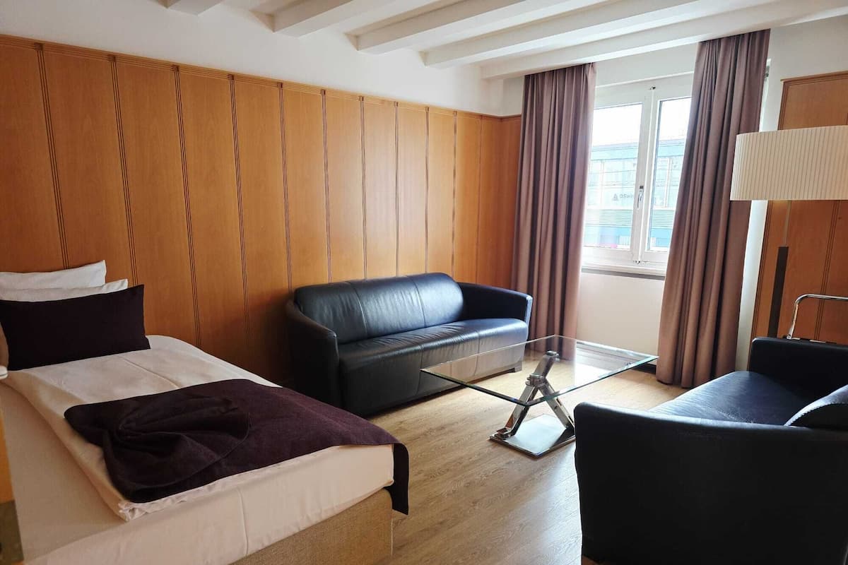 Exclusive Triple Room, Multiple Beds, Non Smoking | Desk, blackout drapes, soundproofing, iron/ironing board