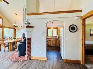 3 chambres, bureau, fer et planche à repasser, lit parapluie