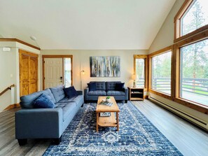 Télévision, cheminée, espaces bureaux