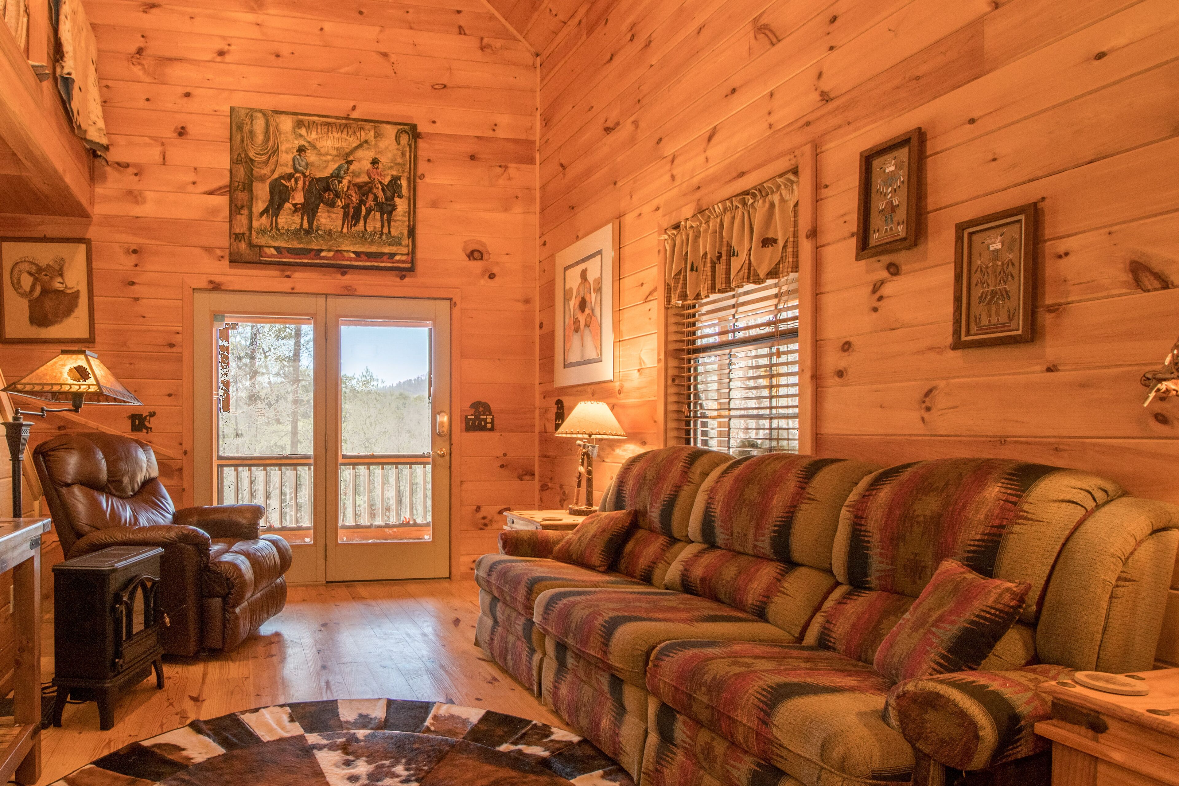 Cherokee Sunrise, a Majestic Mountain Cabin on 3 stories!