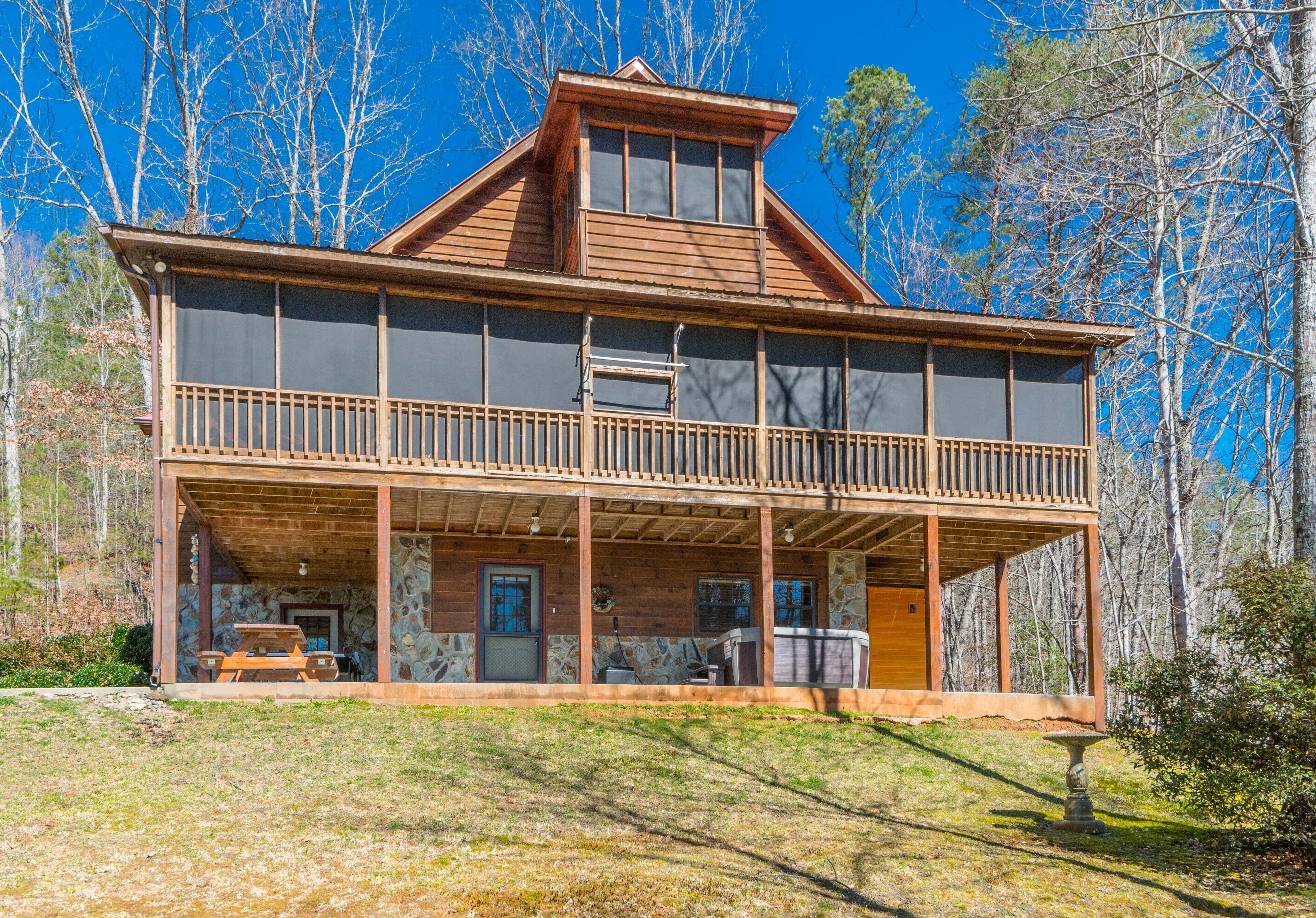 Cherokee Sunrise, a Majestic Mountain Cabin on 3 stories!