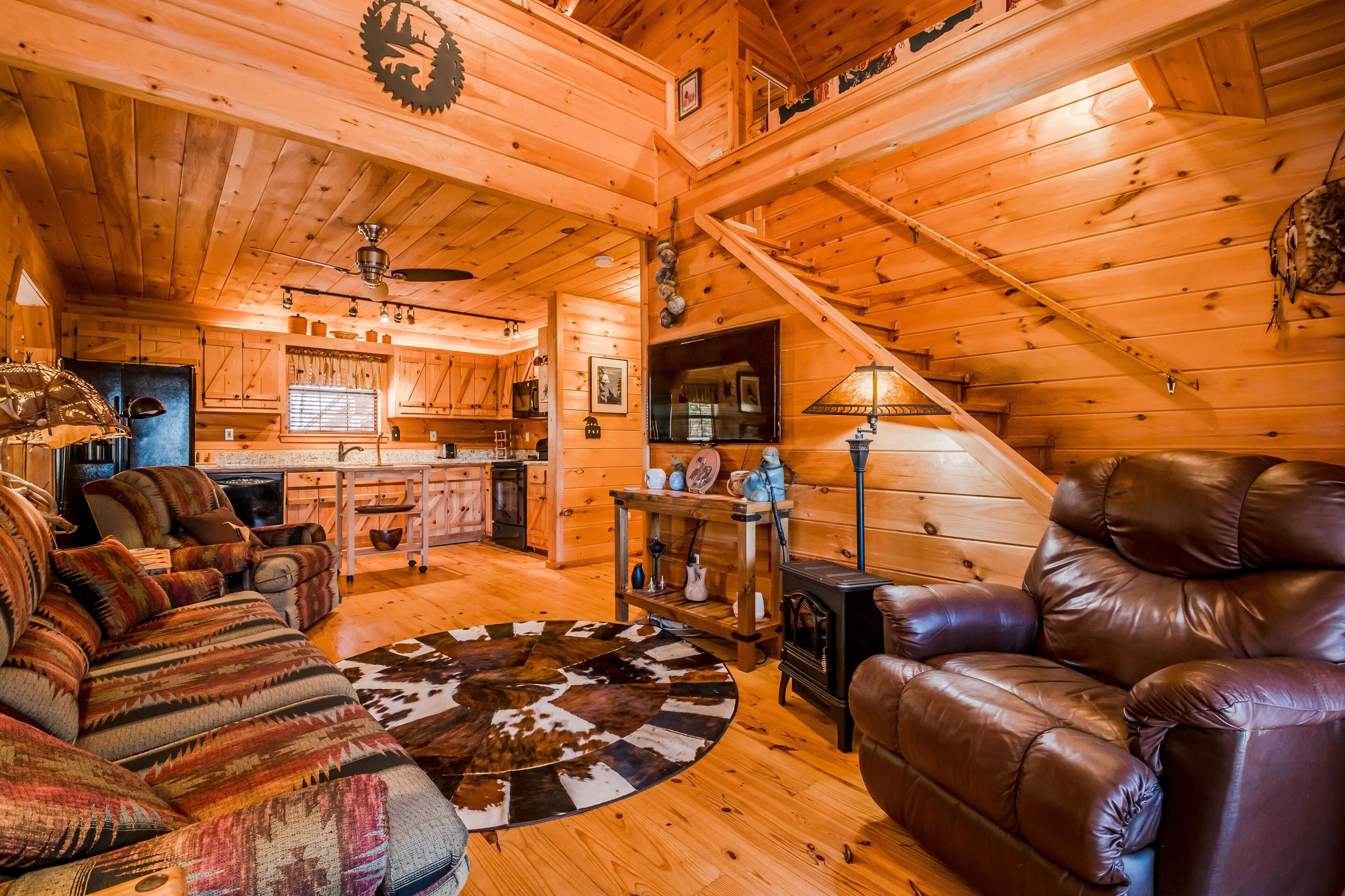 Cherokee Sunrise, a Majestic Mountain Cabin on 3 stories!