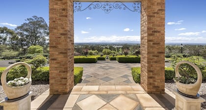 Rosewood Park Guest Suite -The perfect country getaway for couples or friends.