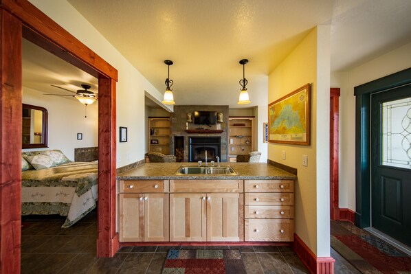 Room - The Inn at Croftville Road Cottages #7. On the Shore of Lake Superior. (Grand Marais)