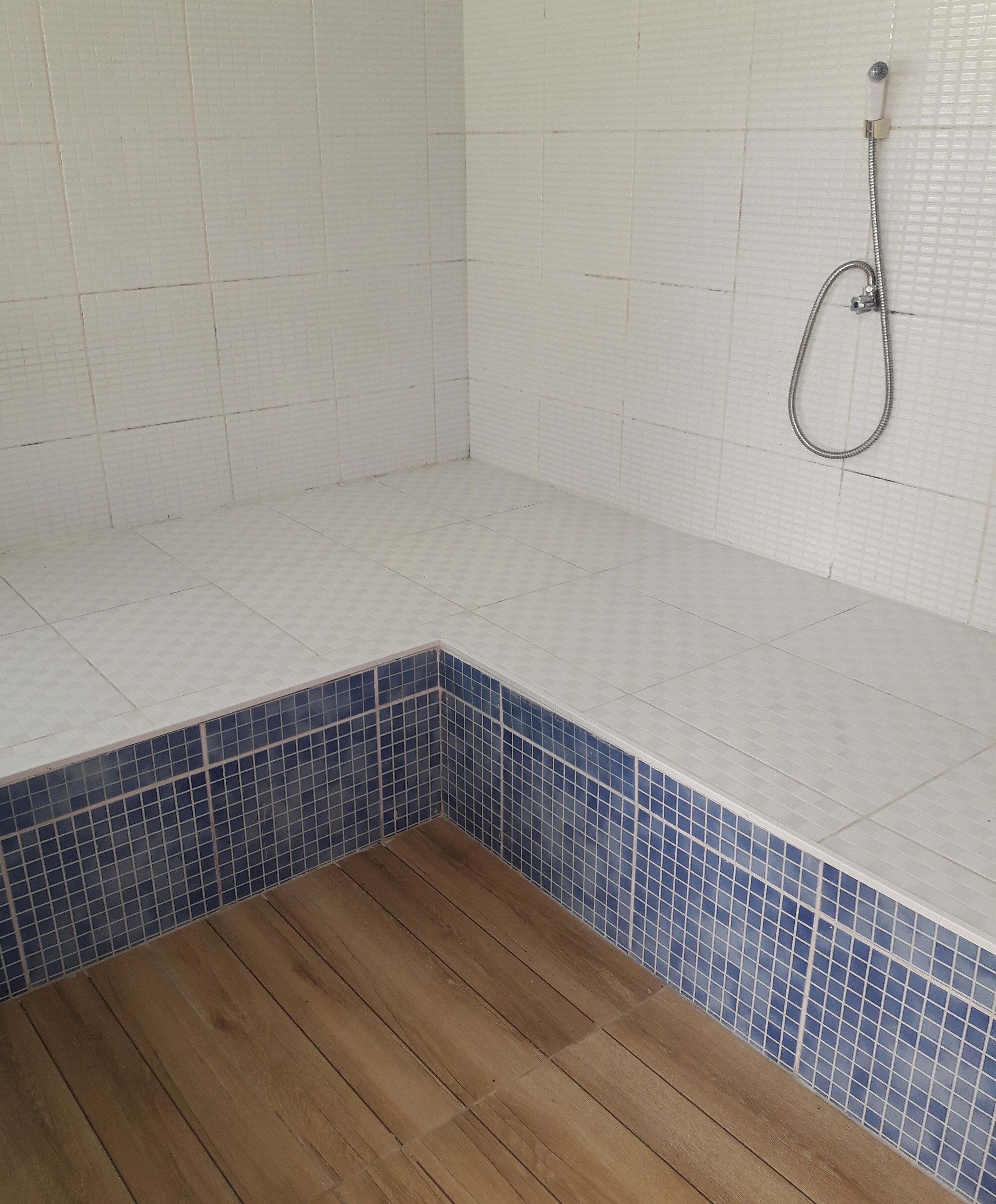 Sobradinho in "Curtindo Juqüehy" with jacuzzi, swimming pools and grills