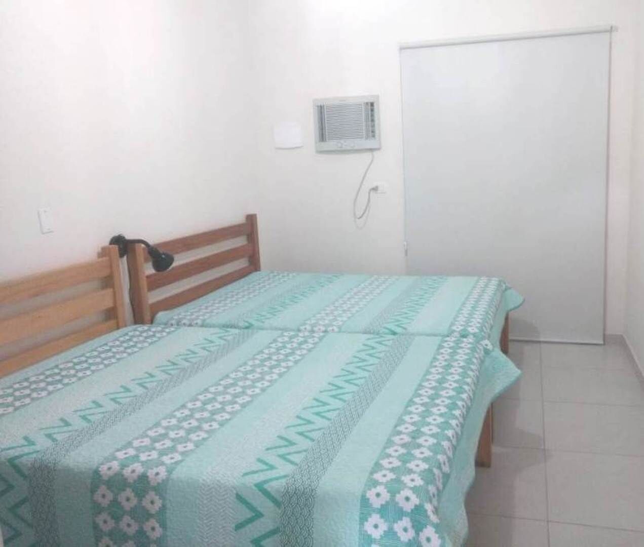 Sobradinho in "Curtindo Juqüehy" with jacuzzi, swimming pools and grills