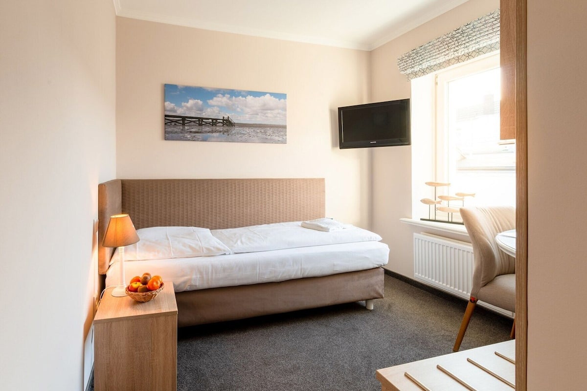 In-room safe, desk, free WiFi, bed sheets