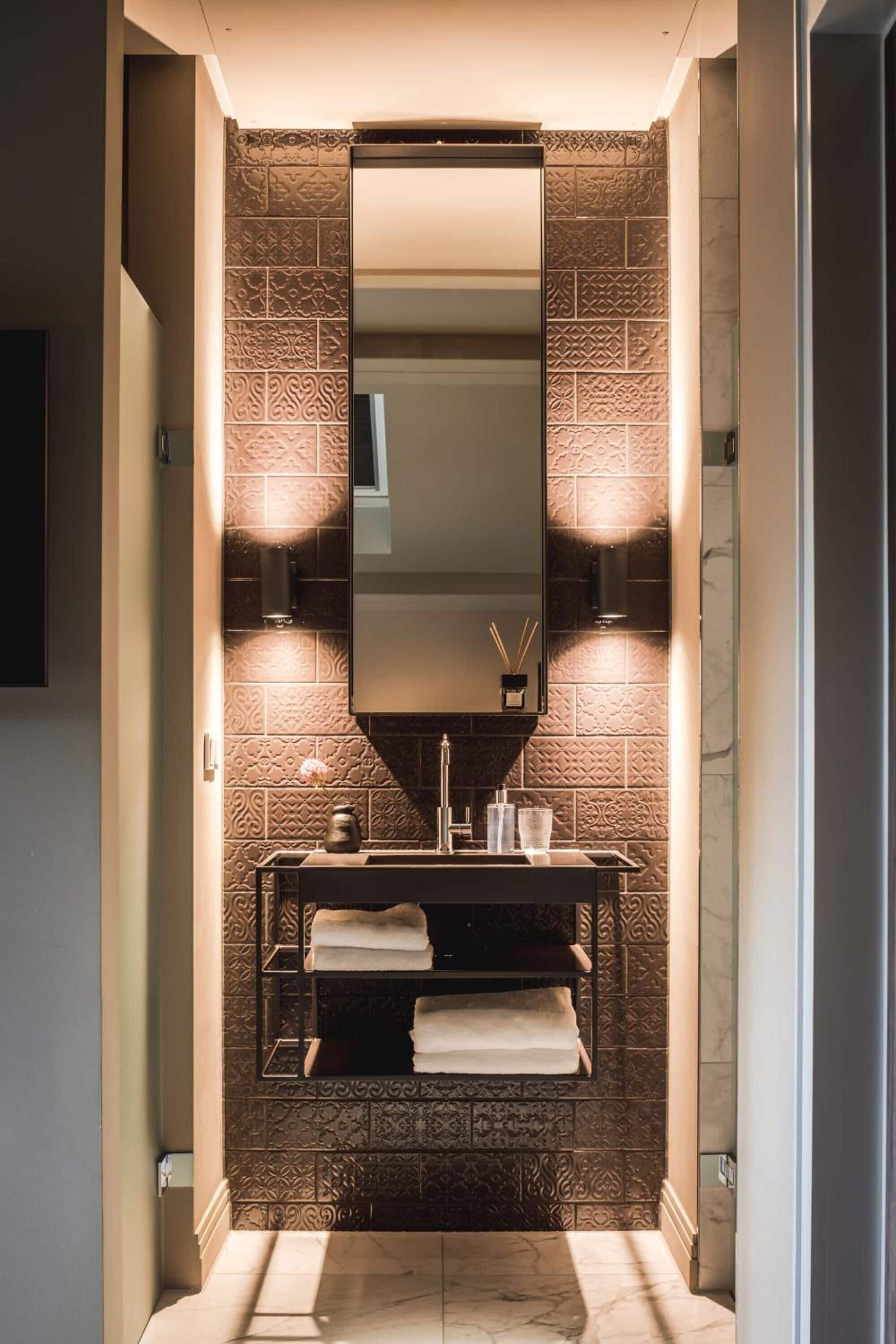 shower, rainfall showerhead, free toiletries, hair dryer