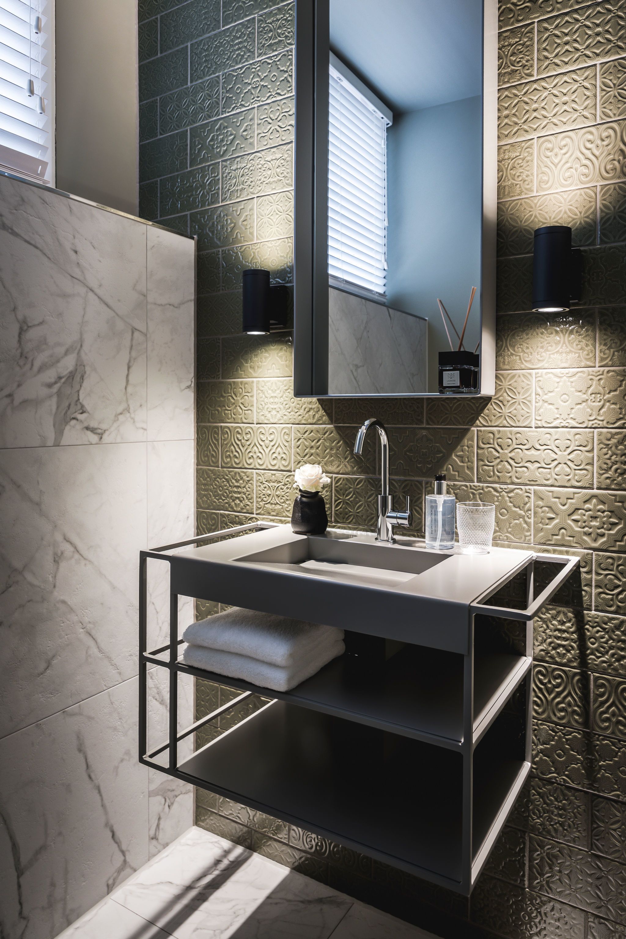 deluxe double room | bathroom sink