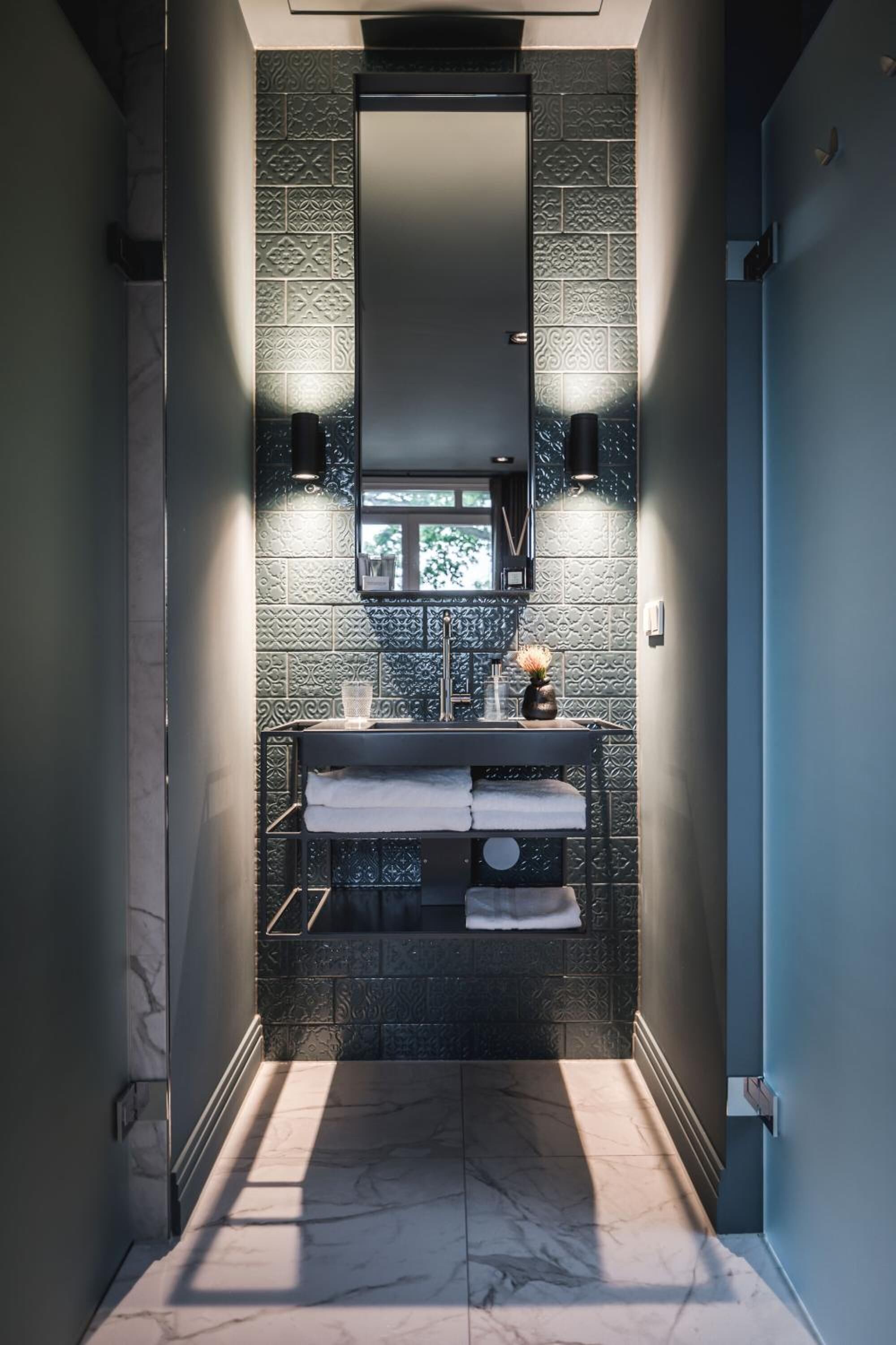 shower, rainfall showerhead, free toiletries, hair dryer