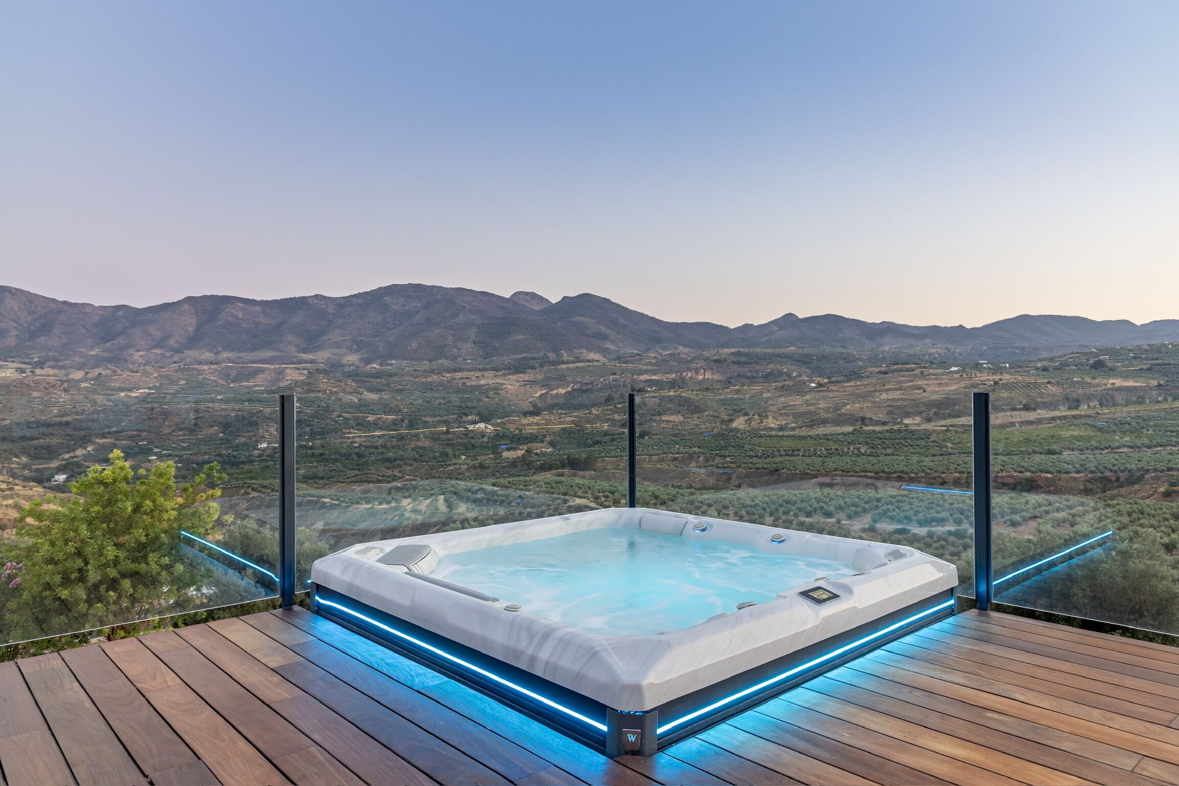 Bañera de hidromasaje al aire libre