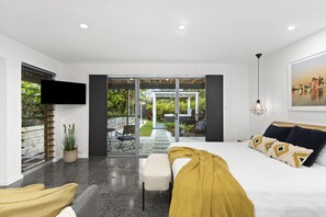 Iron/ironing board, free WiFi, bed sheets