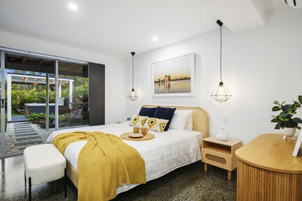 Iron/ironing board, free WiFi, bed sheets