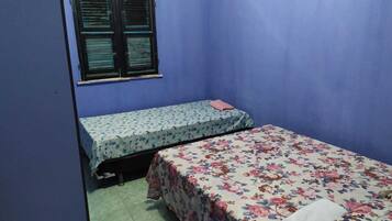 2 habitaciones, tabla de planchar con plancha y ropa de cama