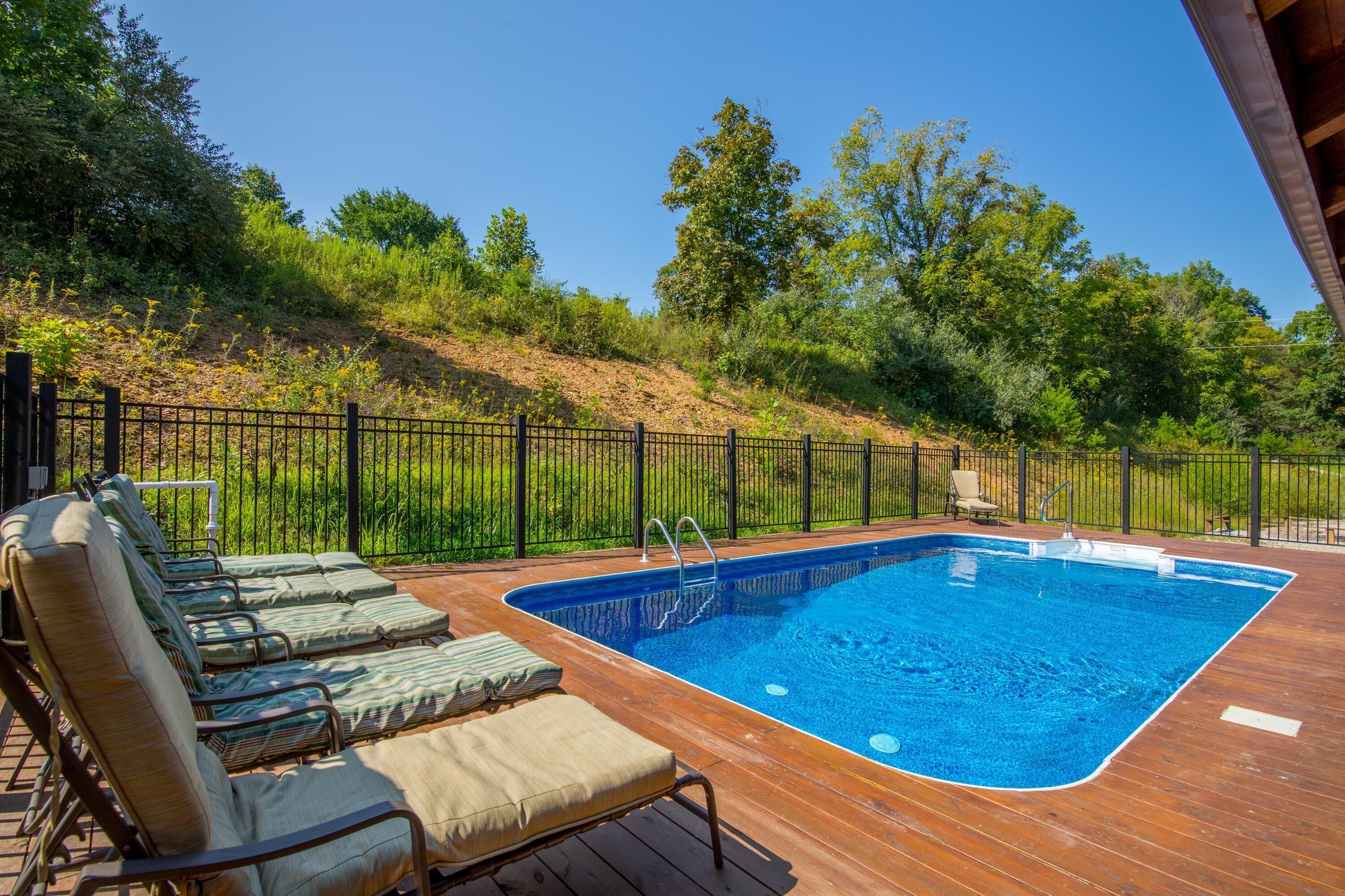 Stunning 7 bedroom lodge with in-ground pool! Just minutes from Cantwell Cliffs!