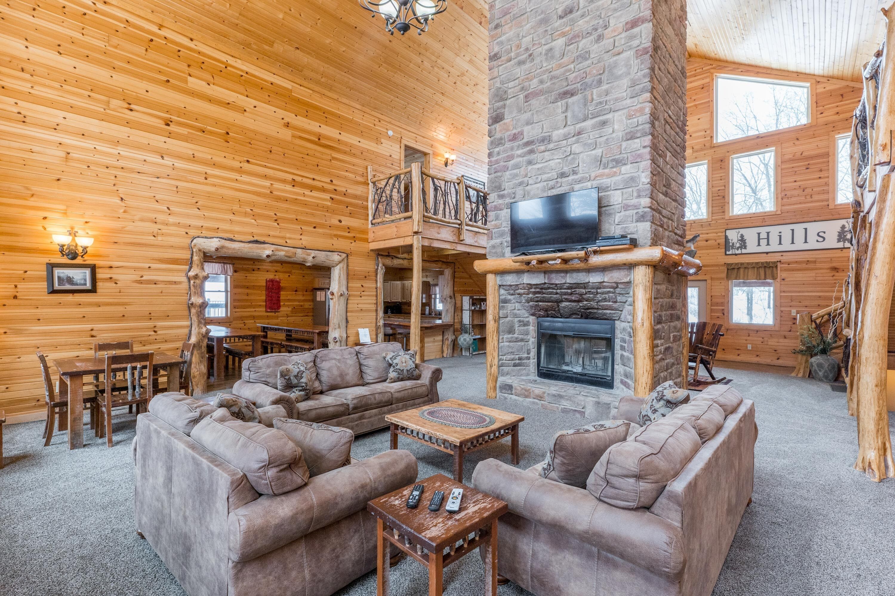 Stunning 7 bedroom lodge with in-ground pool! Just minutes from Cantwell Cliffs!