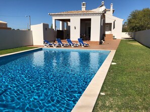 Outdoor pool - Centrally located 3 bedroom villa with pool close to the beaches (Almancil)