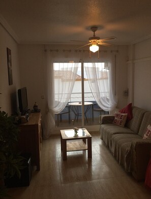 Smart TV, DVD player, books, music library - Luxurious 2 bedroom apartment, close to the Cabo Roig strip and beaches nearby (Cabo Roig)