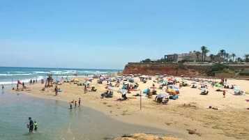 Plage à proximité, chaises longues