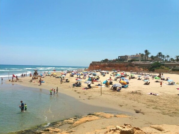 Plage à proximité, chaises longues