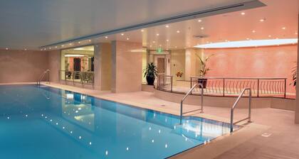 Chinesische Gartenansichten in der modernen Wohnung mit zwei Schlafzimmern - SX339