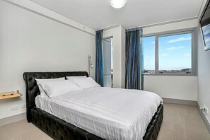 2 bedrooms, iron/ironing board, WiFi, bed sheets - Sydney- SX339 Sussex Street - Spacious 2BR + Study with Harbour Views, Pool Gym in Sydney CBD (Sydney)