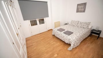 3 bedrooms, iron/ironing board, bed sheets