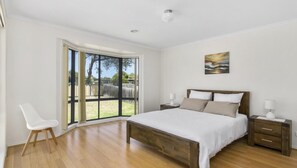 4 bedrooms, bed sheets