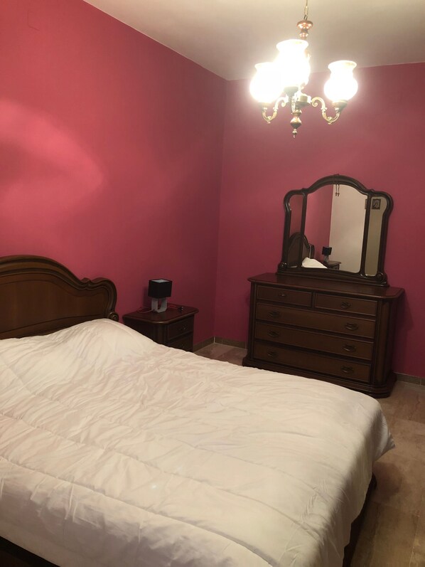 5 bedrooms, bed sheets