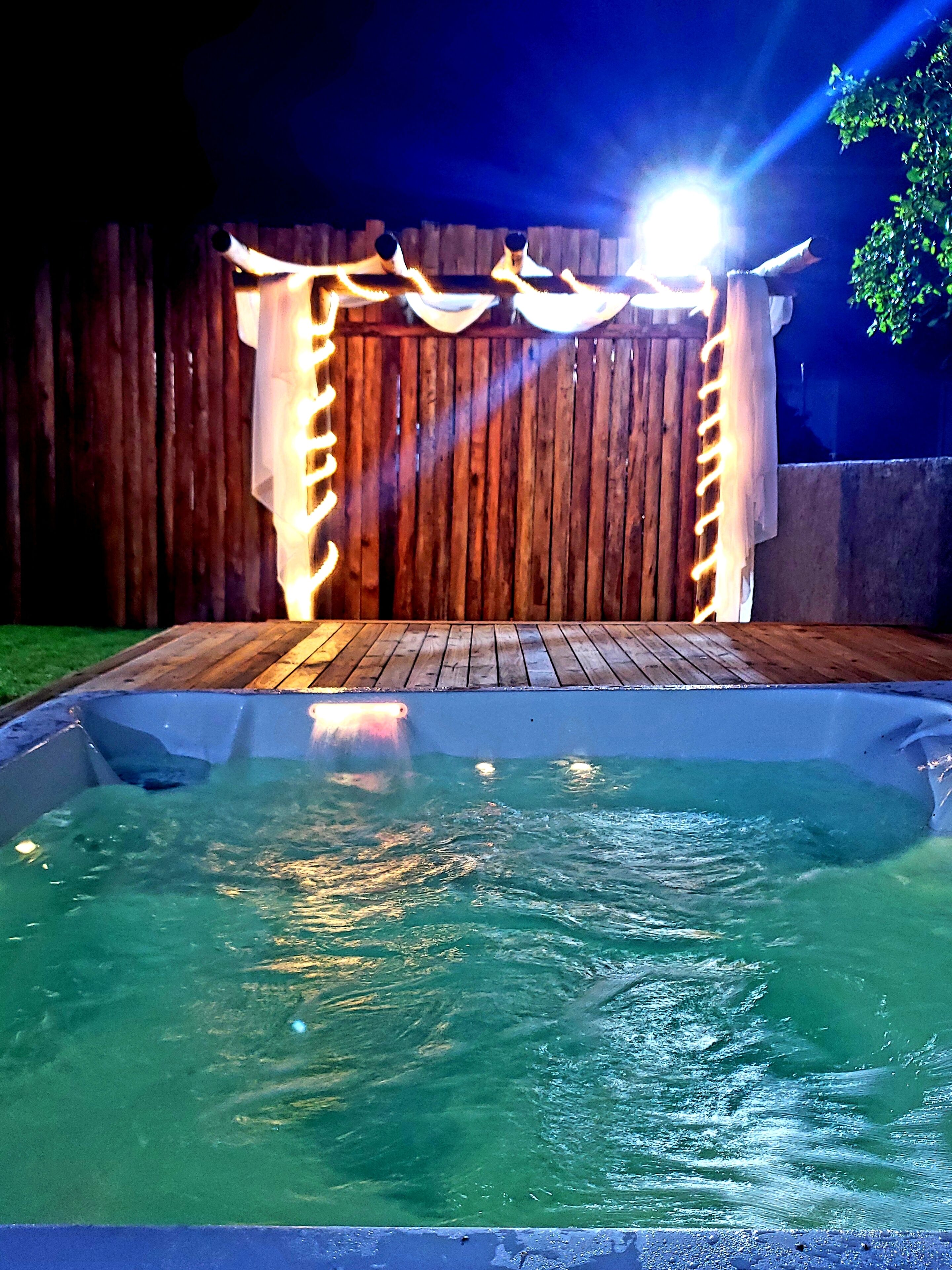 Outdoor spa tub