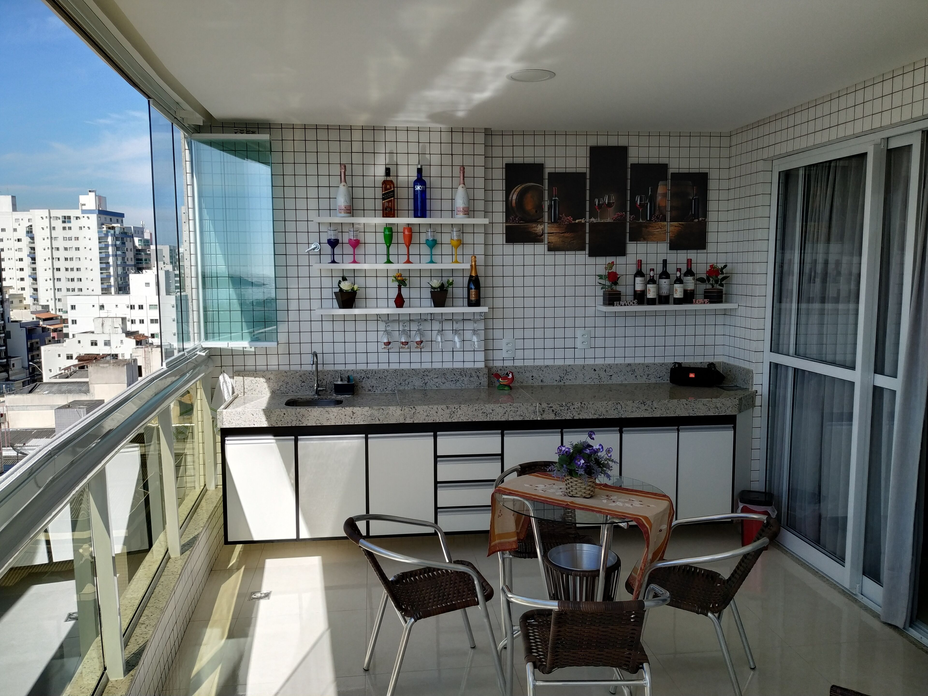 Top apartment located in Morro Beach overlooking the sea.