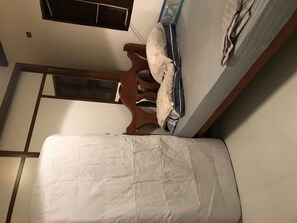 1 quarto, acesso à internet, roupa de cama