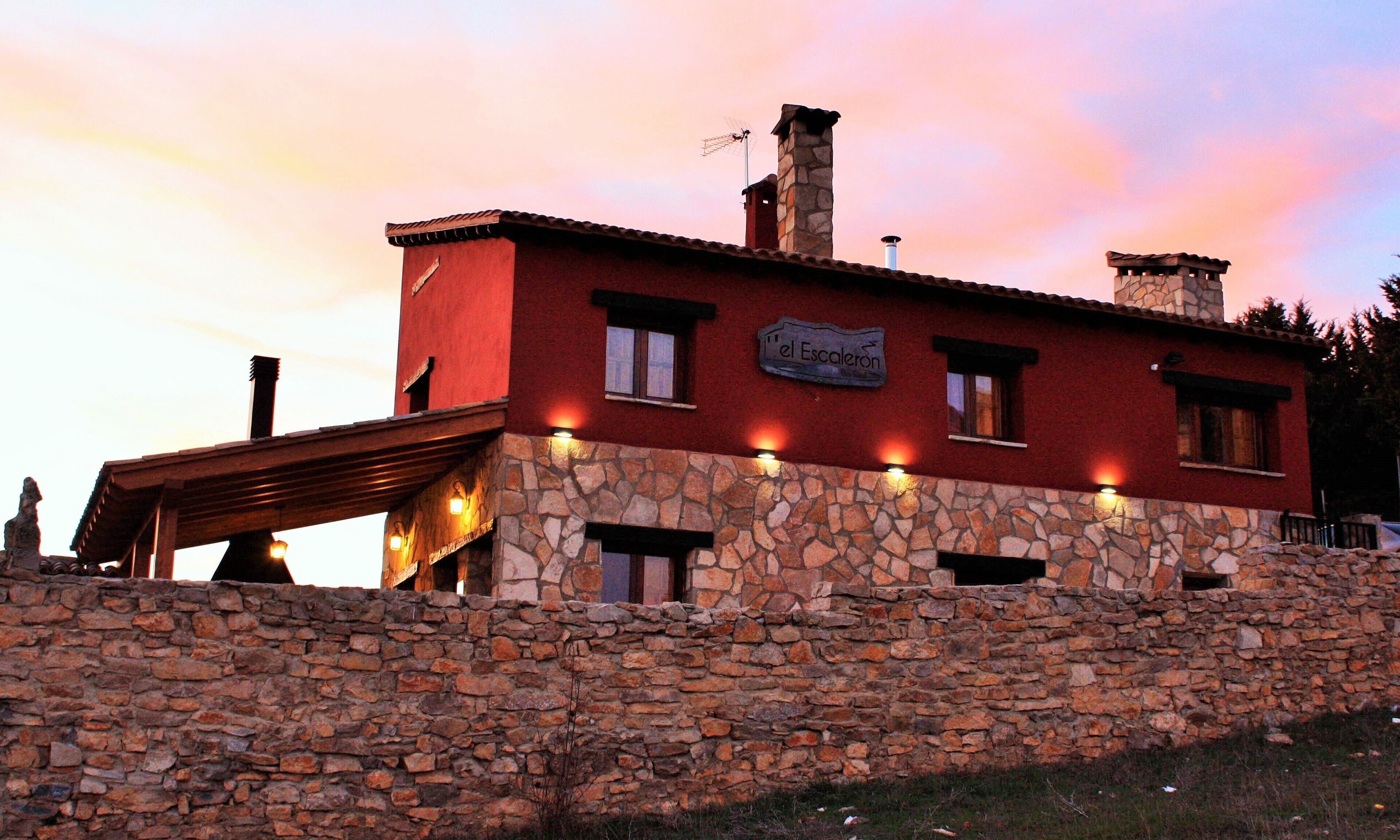 Casa el Escalerón | Patio with views, barbecue and fireplace