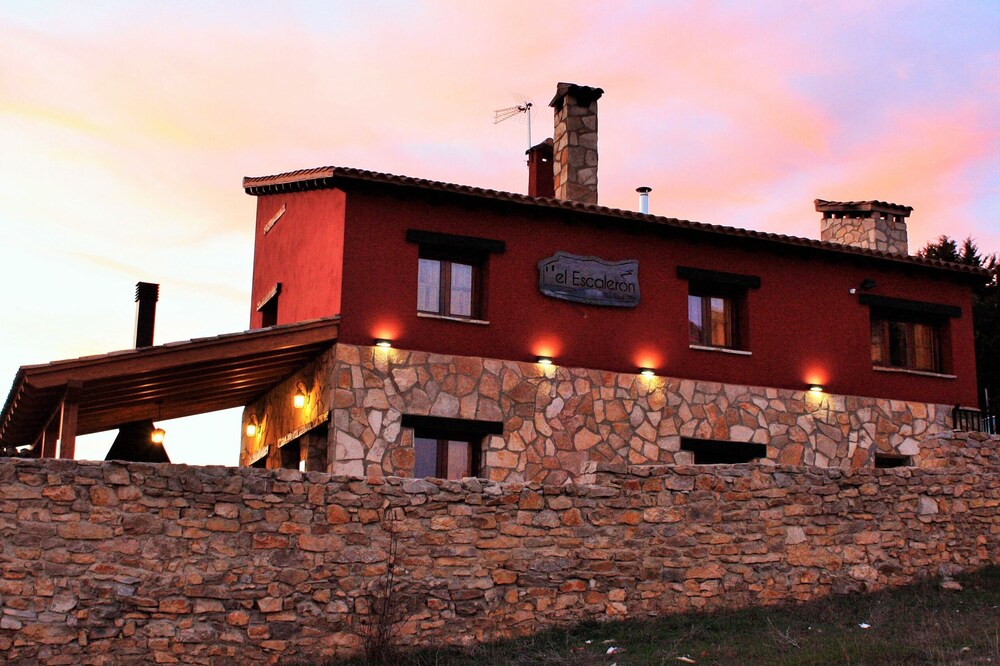 Casa el Escalerón | Patio with views, barbecue and fireplace