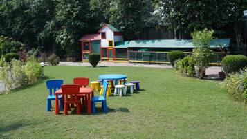 Children’s play area – outdoor