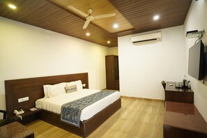 高級客房, 河景 | 迷你吧、房內夾萬、書桌、手提電腦工作空間