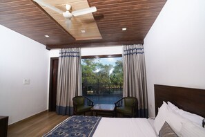 Superior-Zimmer, Flussblick | Minibar, Zimmersafe, Schreibtisch, laptopgeeigneter Arbeitsplatz