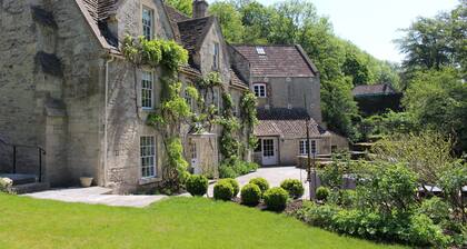 MIDFORD MILL - BATH - sleeps 10 guests in 4 bedrooms