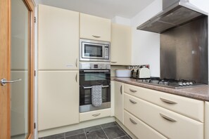 Frigorífico, microondas y lavavajillas