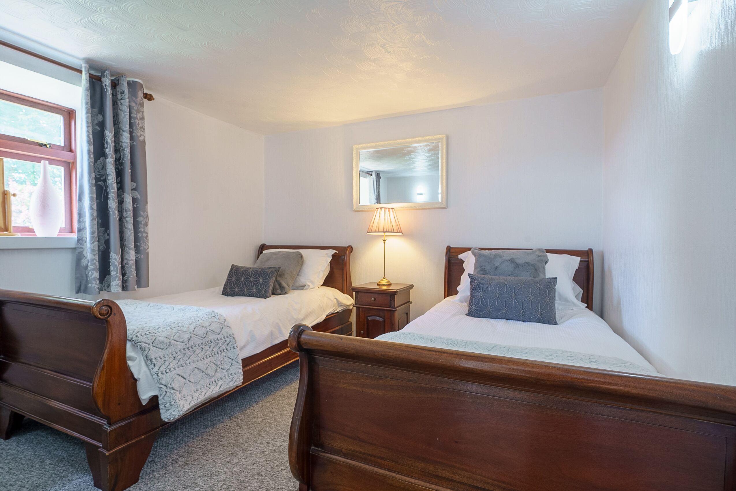 Templand - sleeps 6 in 3 bedrooms set in picturesque countryside with hot tub