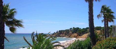 Beach nearby, sun loungers, beach towels