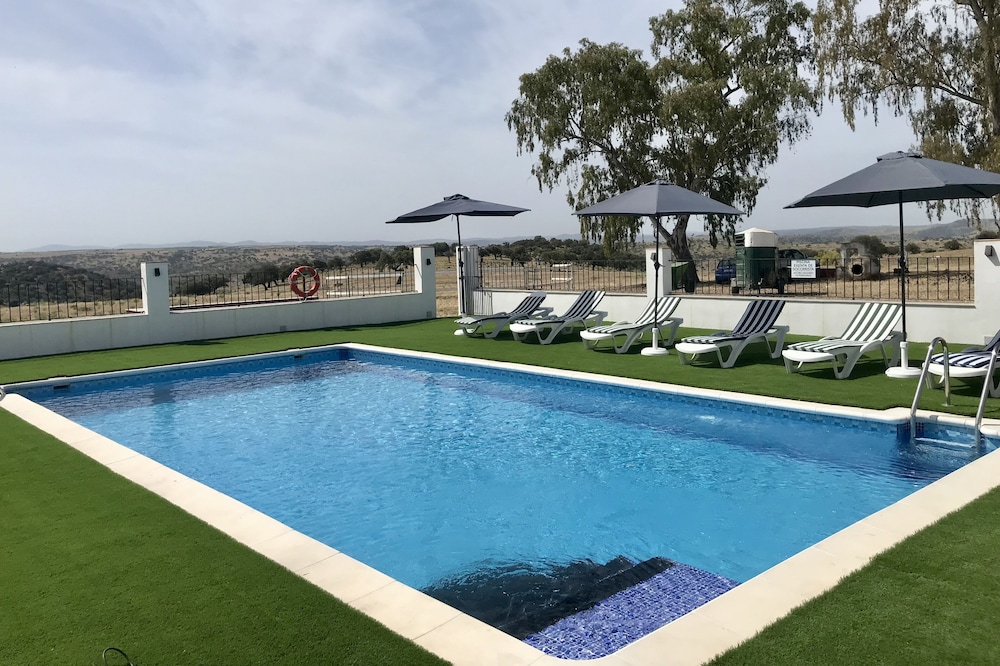 Rural house "Finca los Llanos" from 8 to 20 guests.