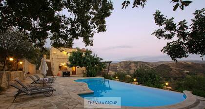 Steinvilla mit 6 Schlafzimmern und privatem Pool in Miliou