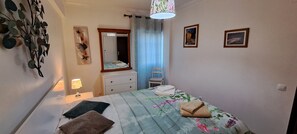 1 chambre, fer et planche à repasser, Wi-Fi gratuit, draps fournis