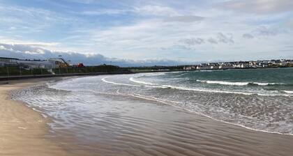 Causeway Cottage Portrush. A delightful mews cottage in the centre of village